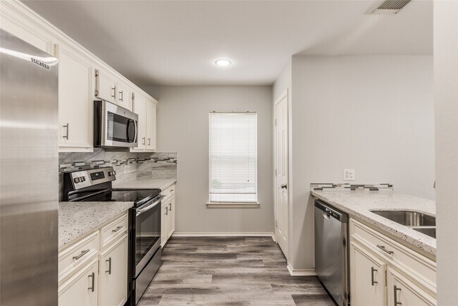 Building Photo - 1722 Redwing Bluff Dr