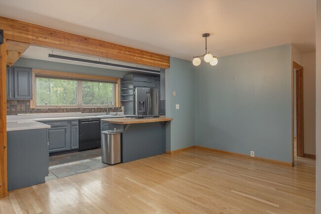 Building Photo - 1499 Golden View Dr