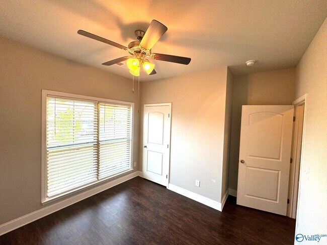 Building Photo - 341 River Rock Dr