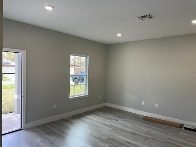 Building Photo - 439 Albatross Ct