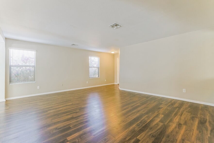 Building Photo - 8505 E Meseto Ave