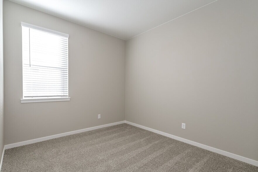 Building Photo - 9458 Yampa St