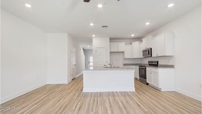 Building Photo - 459 Melrose Wy