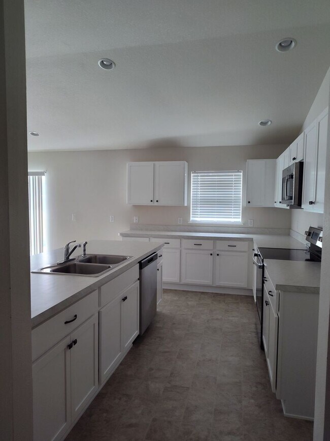 Building Photo - 3BR/2BA Home in Marion Oaks – Spacious Lot...