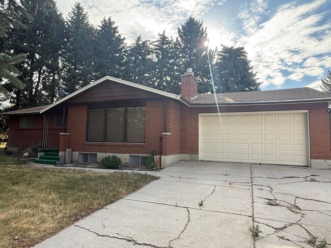 Building Photo - 916 S 6800 E