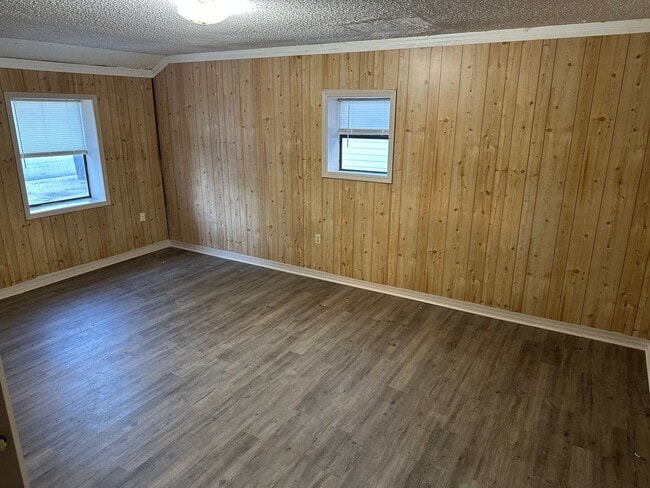 Building Photo - Available May 1st! 3-Bed, 1-Bath Home in Central Springdale!