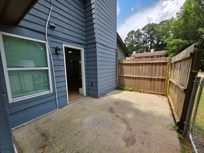 Building Photo - 452 Booth Cir SW