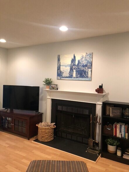 Building Photo - 7754 New Providence Dr