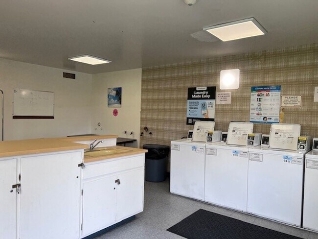 Building Photo - Lakeside living on Greenhaven, Sparkling Pool and covered parking