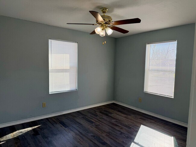 Building Photo - 521 Blake St