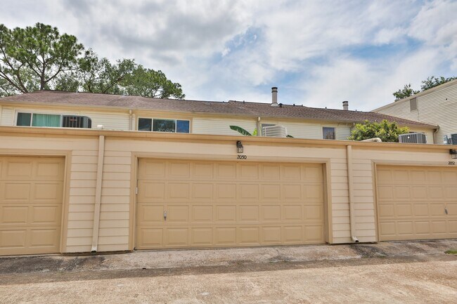 Building Photo - 2050 Augusta Dr