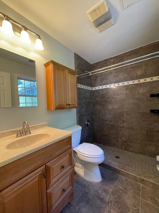 Building Photo - 3128 Headrow Cir