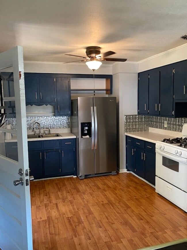 Building Photo - Charming 3 Bedroom Rancher in Staunton Com...