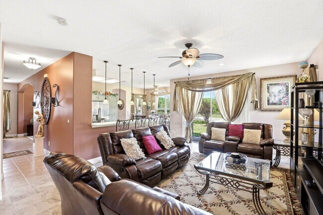 Building Photo - 824 Lake Biscayne Way