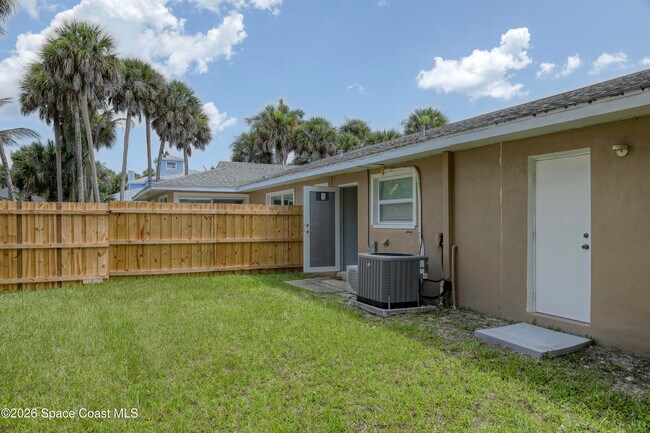 Building Photo - 215 Pelican Dr