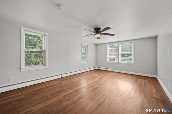 Building Photo - 136 Chestnut Hill Rd