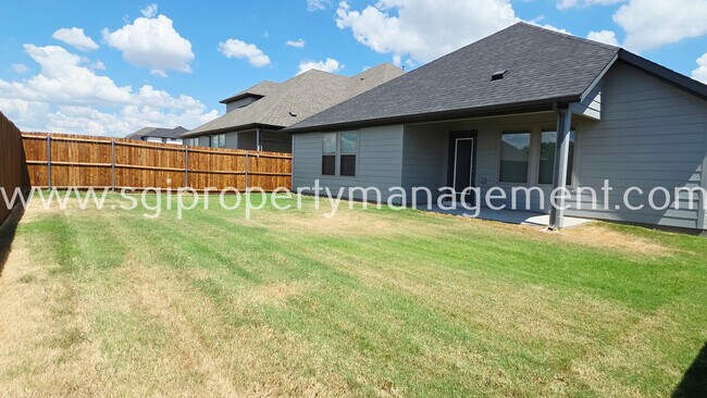 Building Photo - 3604 High Valley Dr
