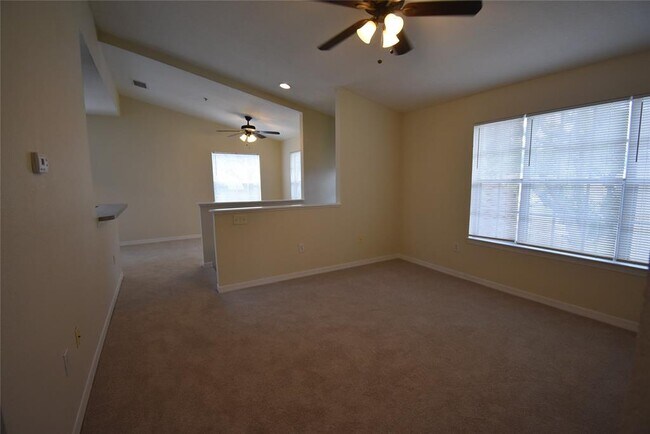 Building Photo - 862 Grand Regency Pointe