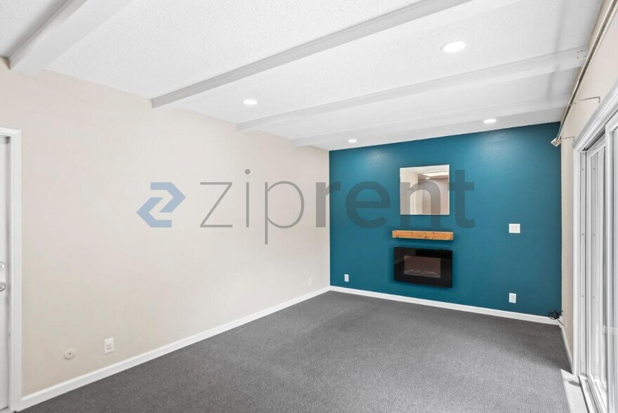 Building Photo - Unit