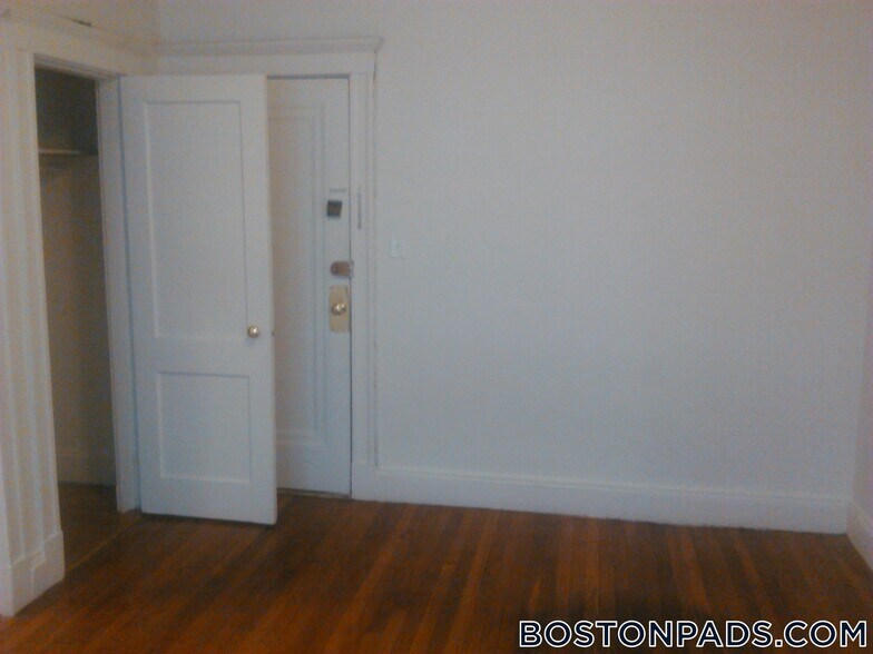 Building Photo - 1167 Boylston St