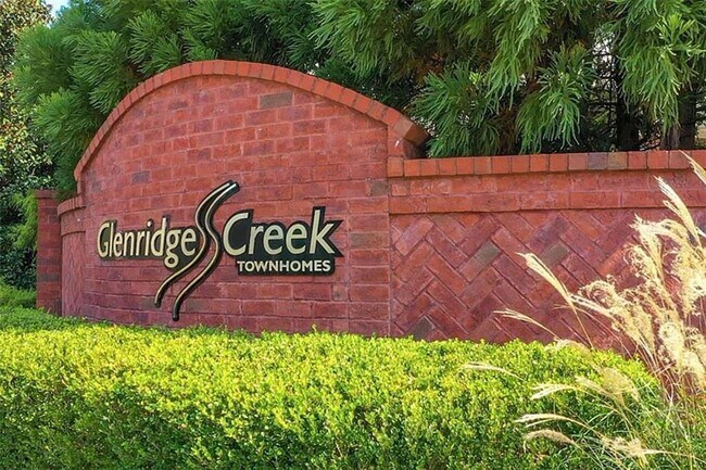 Building Photo - 5480 Glenridge View NE