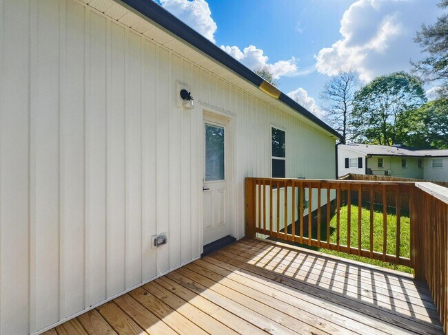 Building Photo - Mount Holly 3 Bedroom Ranch w/ Fenced in B...