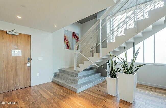 Building Photo - 5455 E Lincoln Dr