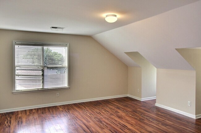 Building Photo - 1368 Island Town Dr