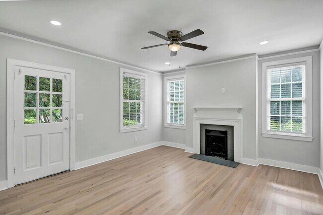 Building Photo - Pre-Leasing for the 26-27 School Year! - H...