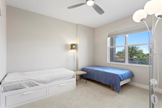 Building Photo - 1325 Snell Isle Blvd NE