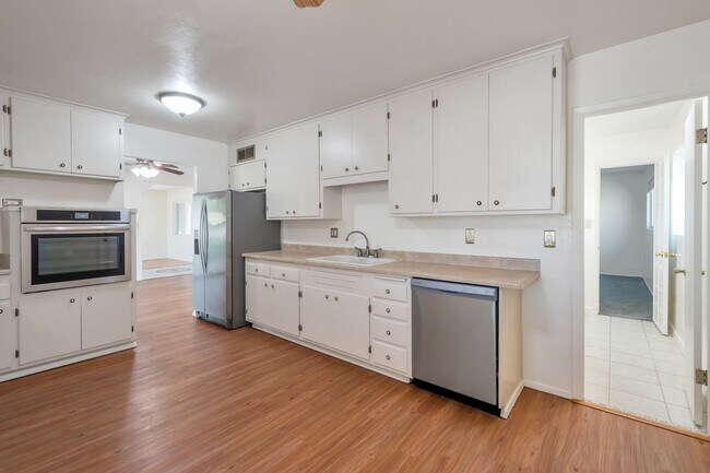 Building Photo - Meticulously Maintained 4 bed Scottsdale Home