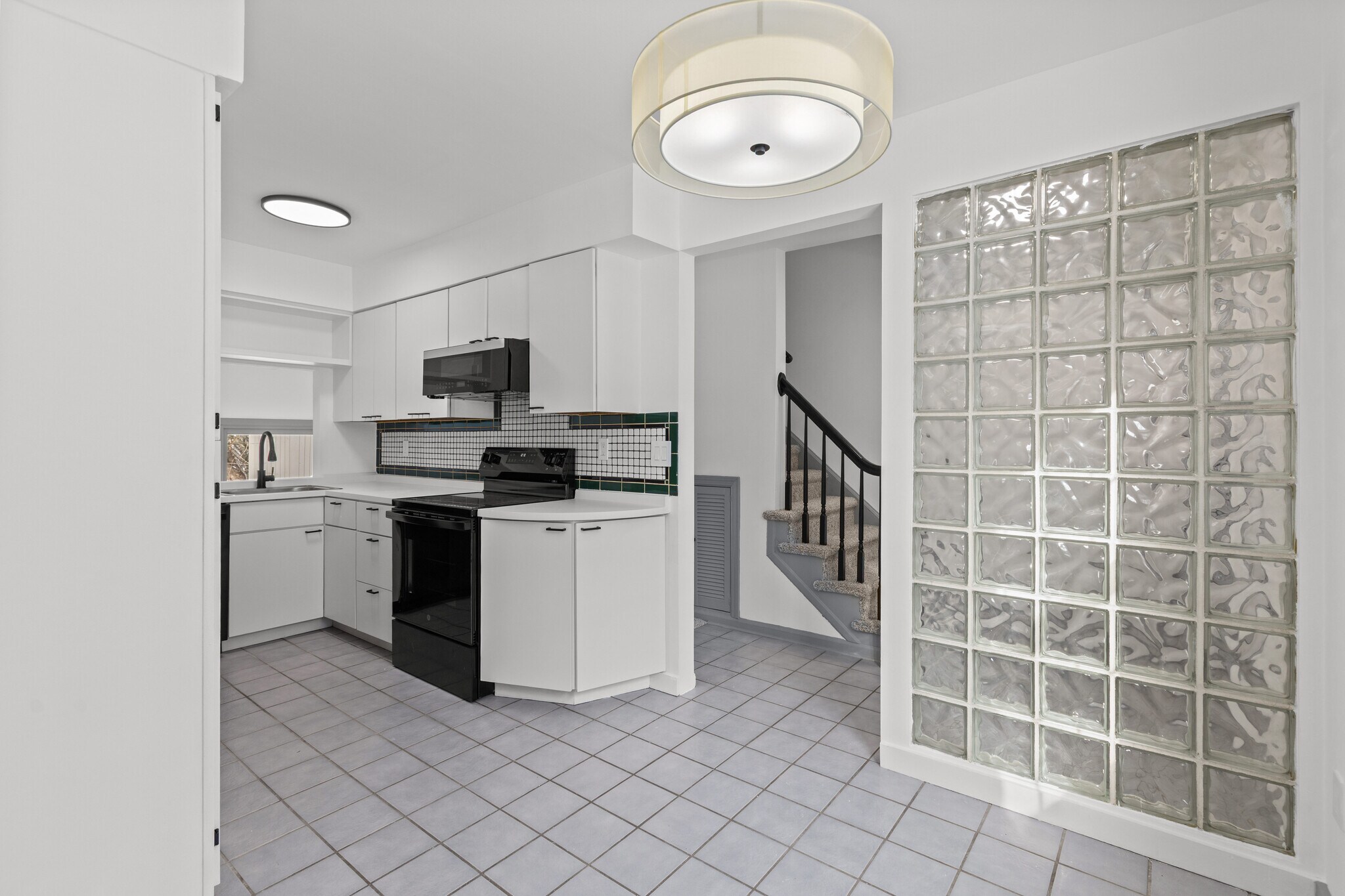 Building Photo - 546 Carriage Cir