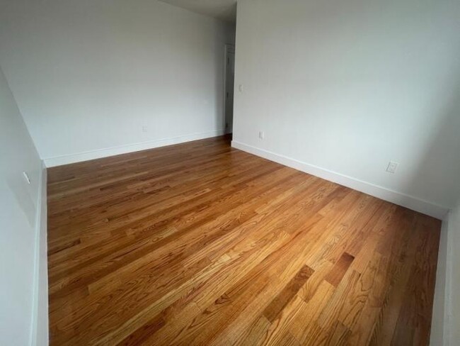 Building Photo - 2 bedroom in BRONX NY 10457