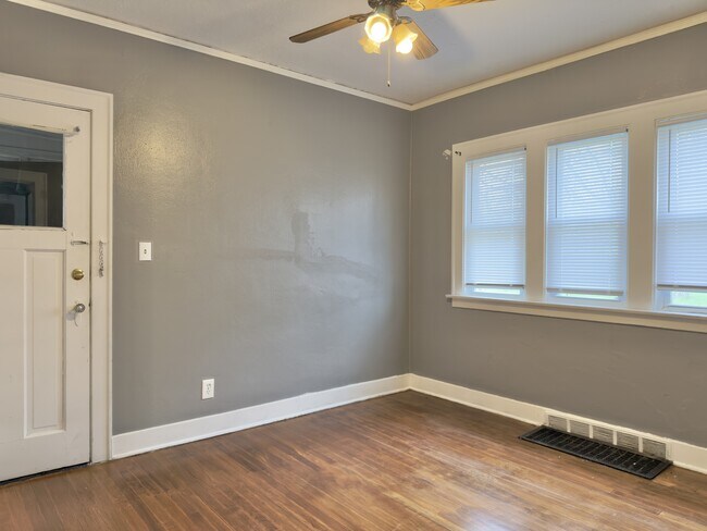 Building Photo - 901-903 14th St