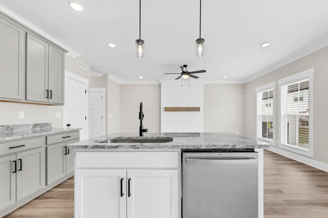 Building Photo - 166 Sango Dr