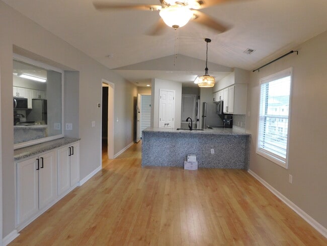 Building Photo - 517 White River Dr