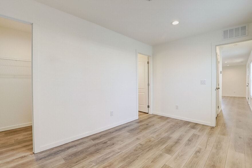 Building Photo - 2627 S Lamb Blvd