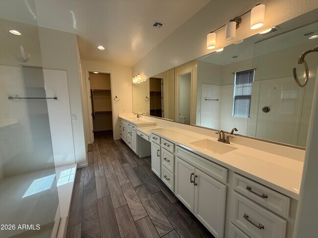 Building Photo - 263 E Lantana Dr