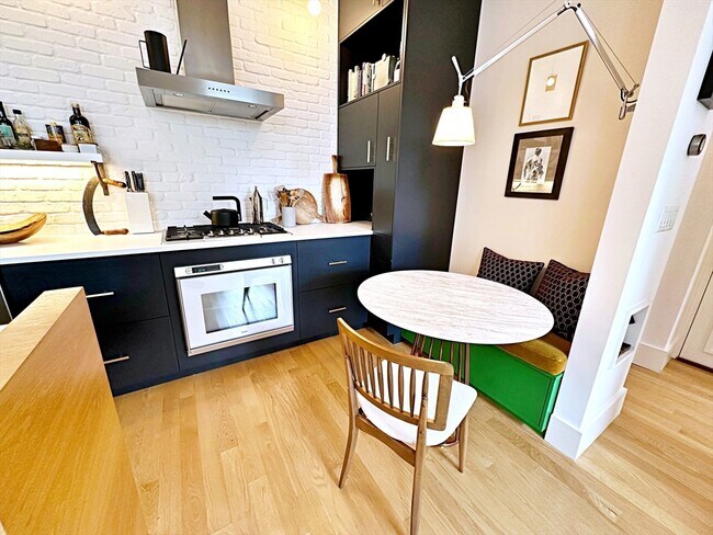 Building Photo - 206 Webster St