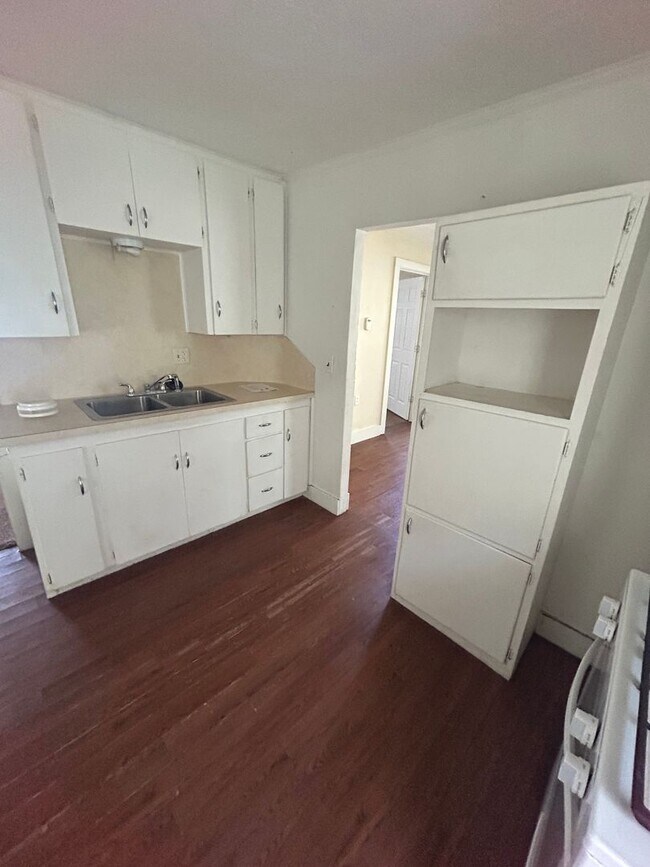 Building Photo - Adorable 2 bedroom, 1 bath Home!