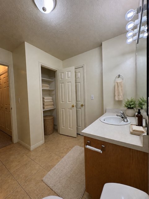 Building Photo - 961 N 100 W