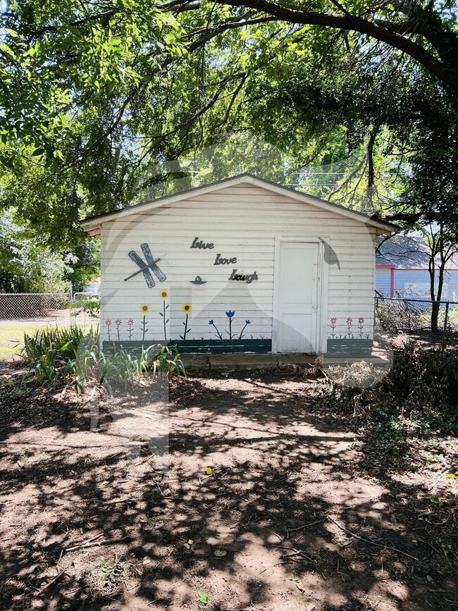 Building Photo - 1705 E Cherokee Ave
