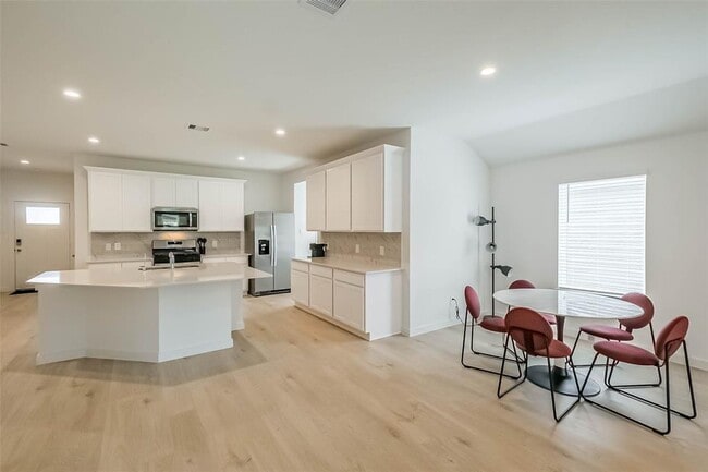 Building Photo - 30702 CASTLE COVE Dr