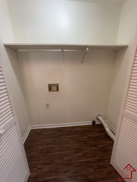 Building Photo - 409 Oriole Dr