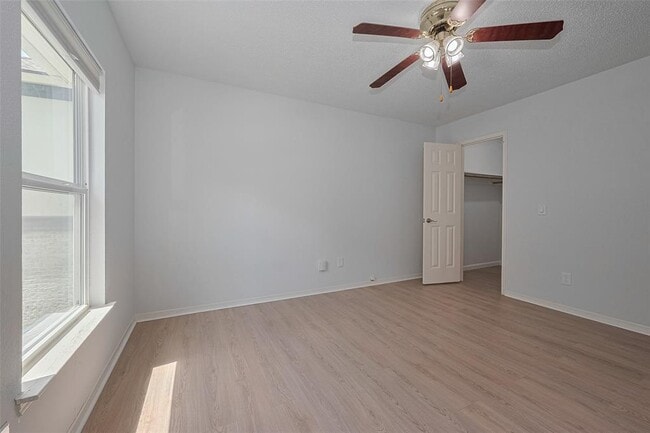 Building Photo - 3131 Double Lake Dr