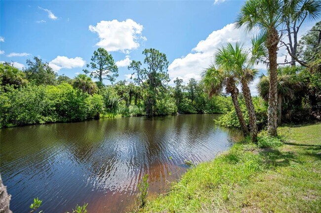 Building Photo - 2100 Como St
