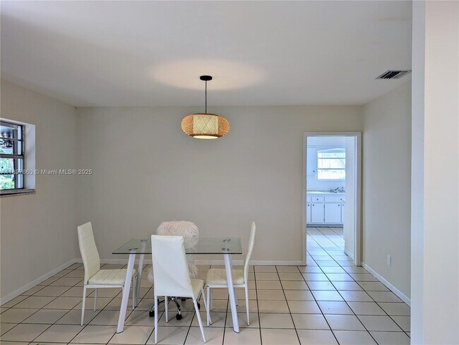 Building Photo - 856 Benevento Ave