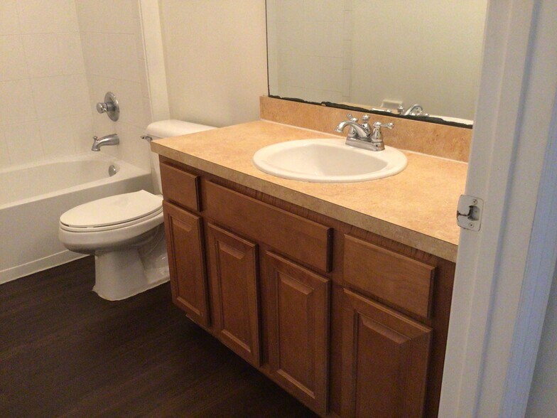 Building Photo - 11551 Oak Meadow Ln