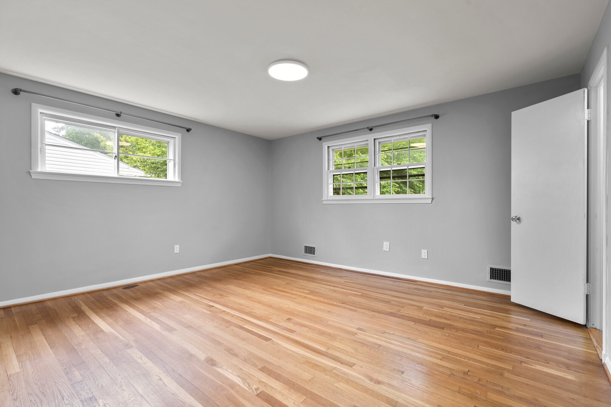Building Photo - 4907 Elsmere Ave