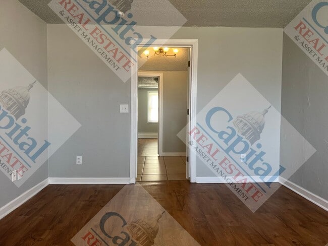 Building Photo - Take the Key!!!